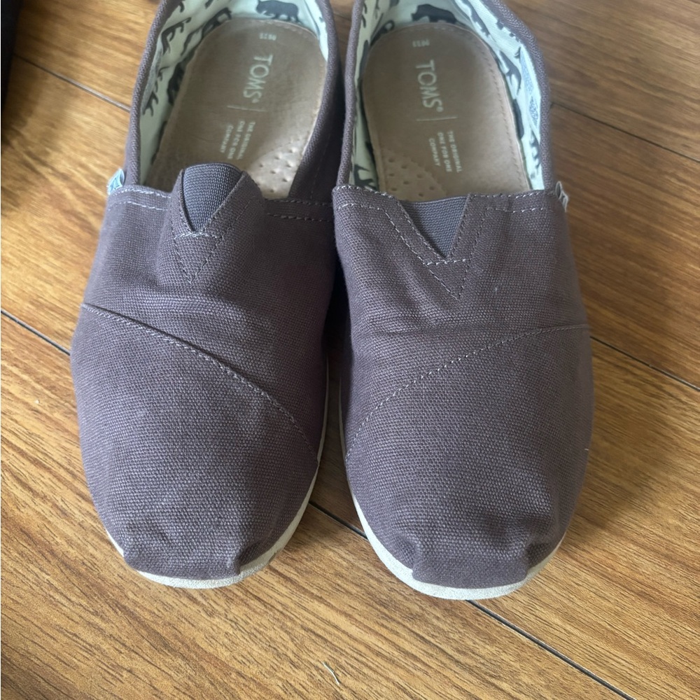 TOMS Classic Canvas Slip-Ons in grey